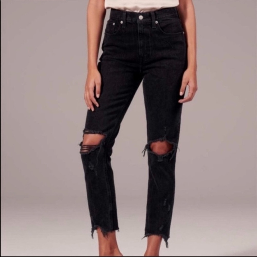 ABERCROMBIE THE MOM HIGH RISE JEAN BLACK WITH DISTRESSING EUC SIZE 26 SHORT